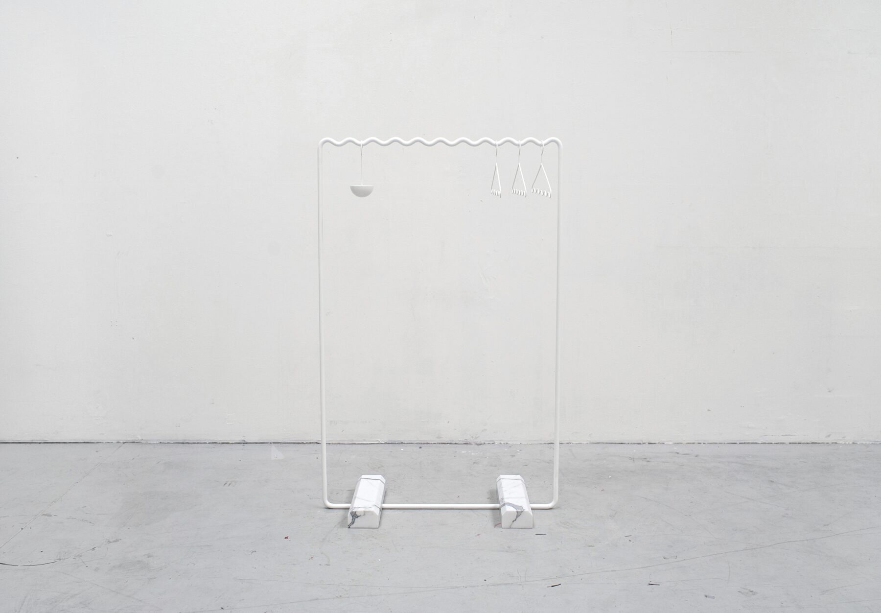 07_White_hanger