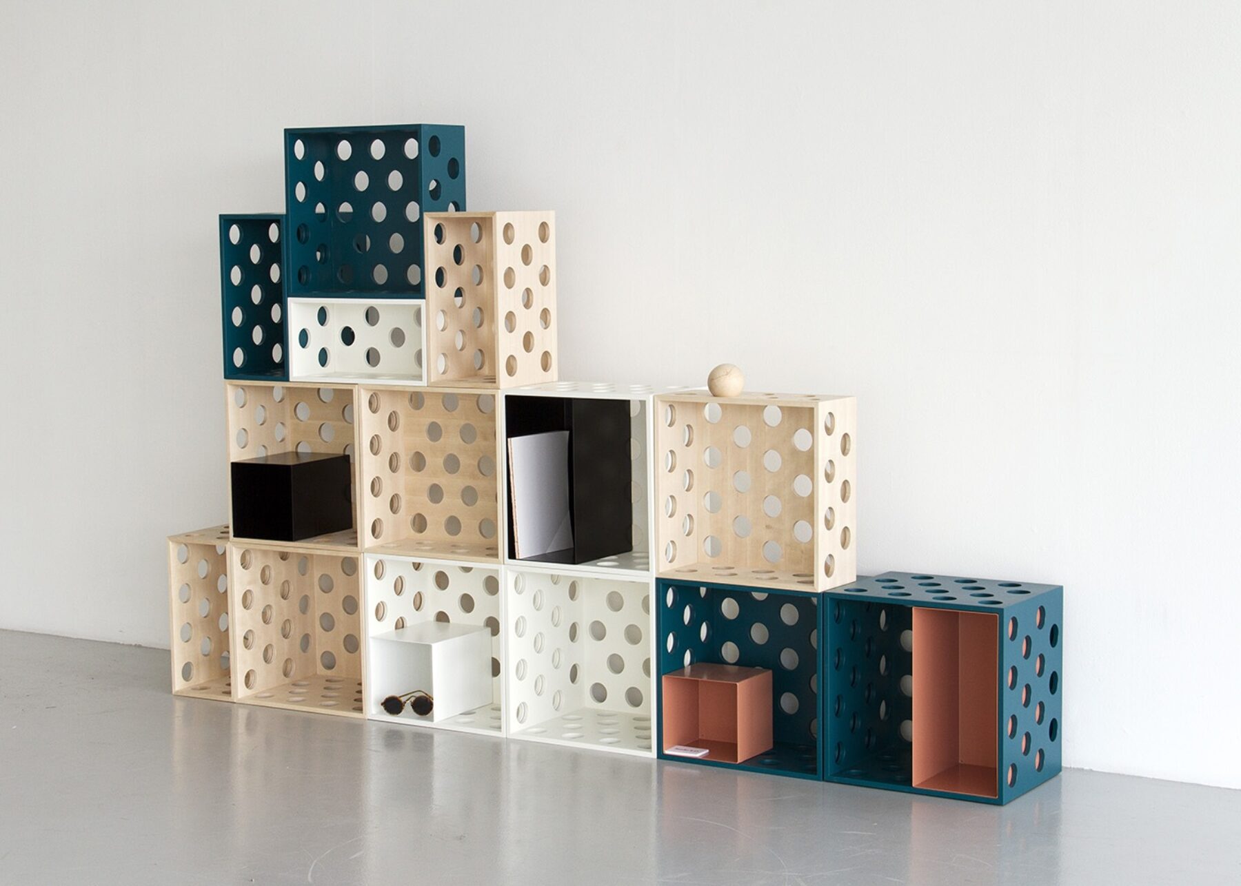 Holed_Box_Comp_02_Studio EO_Low