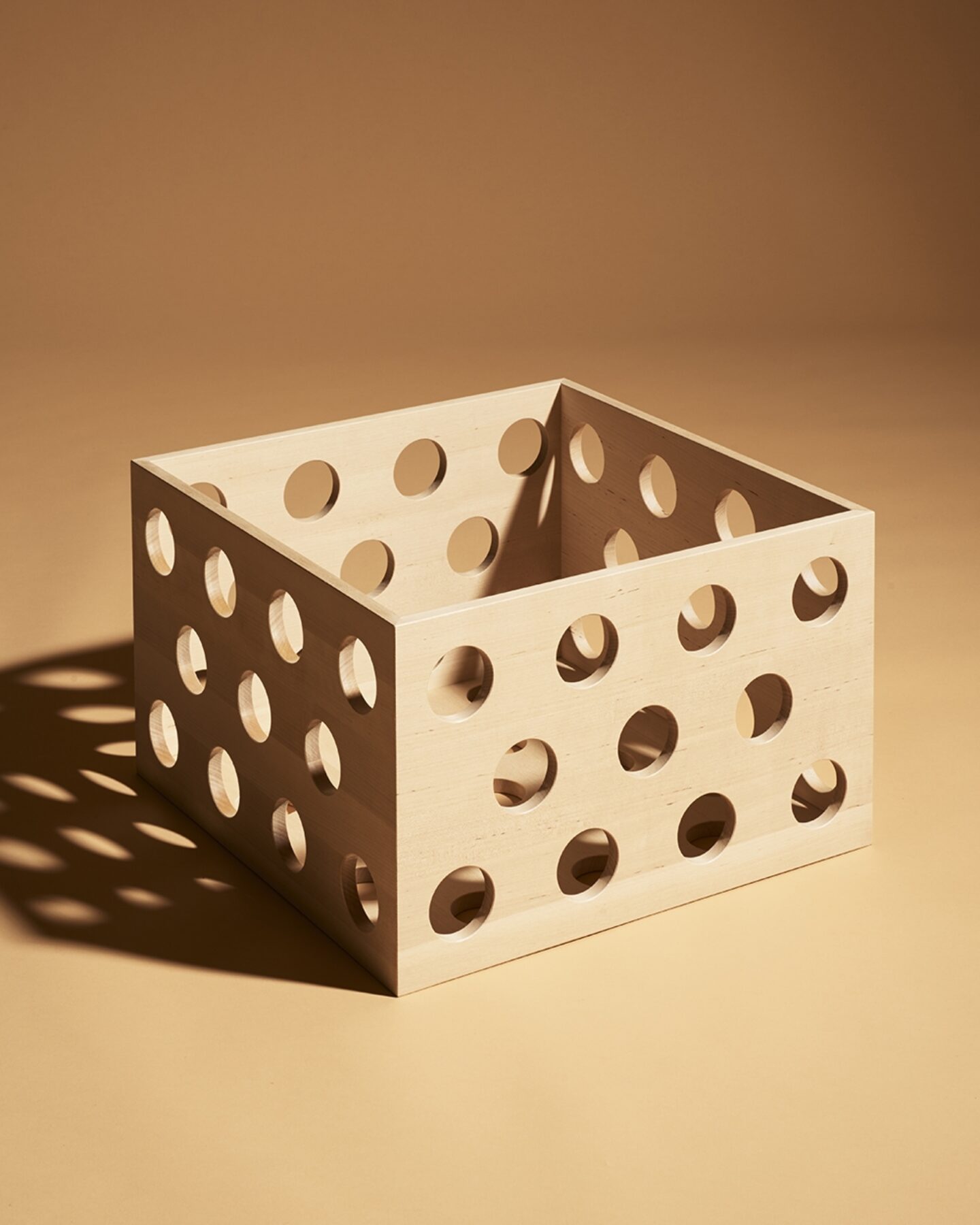 Holed_Box_Wood_02_Studio EO_Low