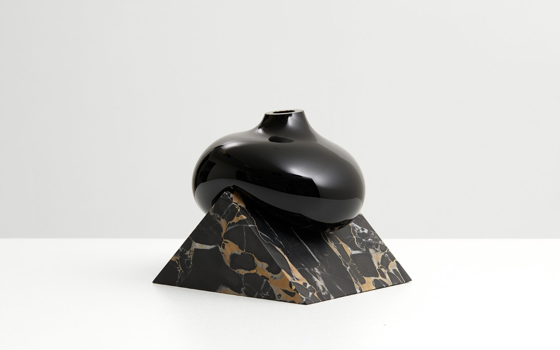INDEFINITE VASES PORTORO LOW BLACK.jpg