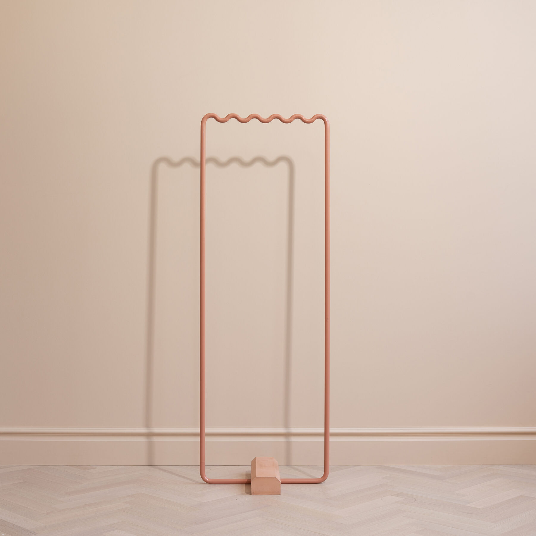 Toniton-sine-hanger-studio-eo-small-peach